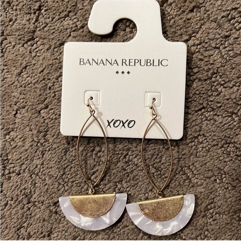 Banana Republic- beautiful dangle earrings